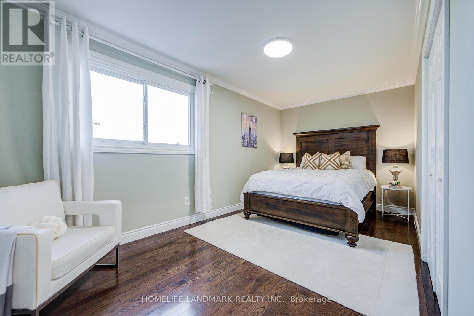 2105 Folkway Drive, Mississauga, ON - Indoor Photo Showing Bedroom