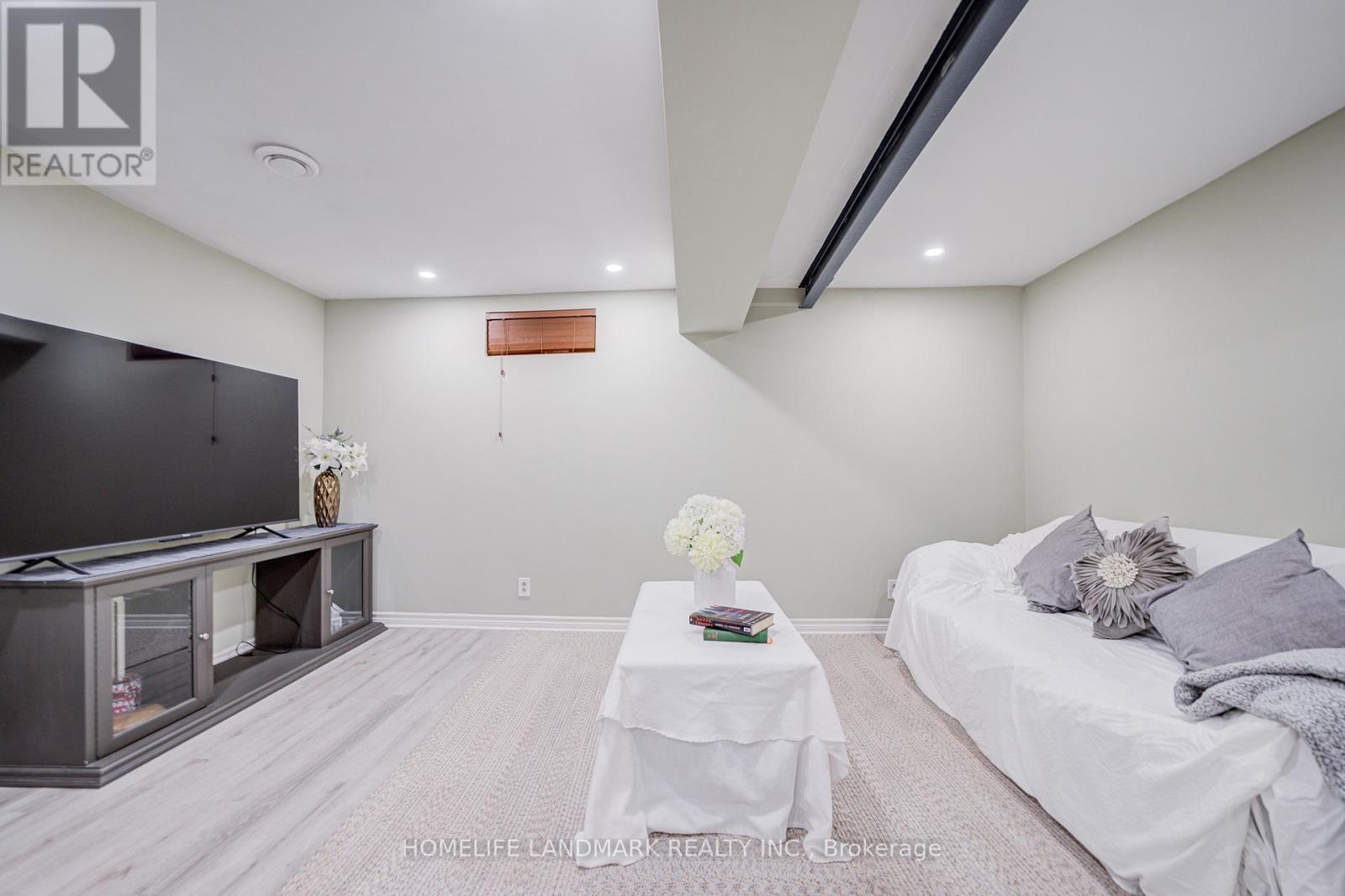 2105 Folkway Drive, Mississauga, ON - Indoor