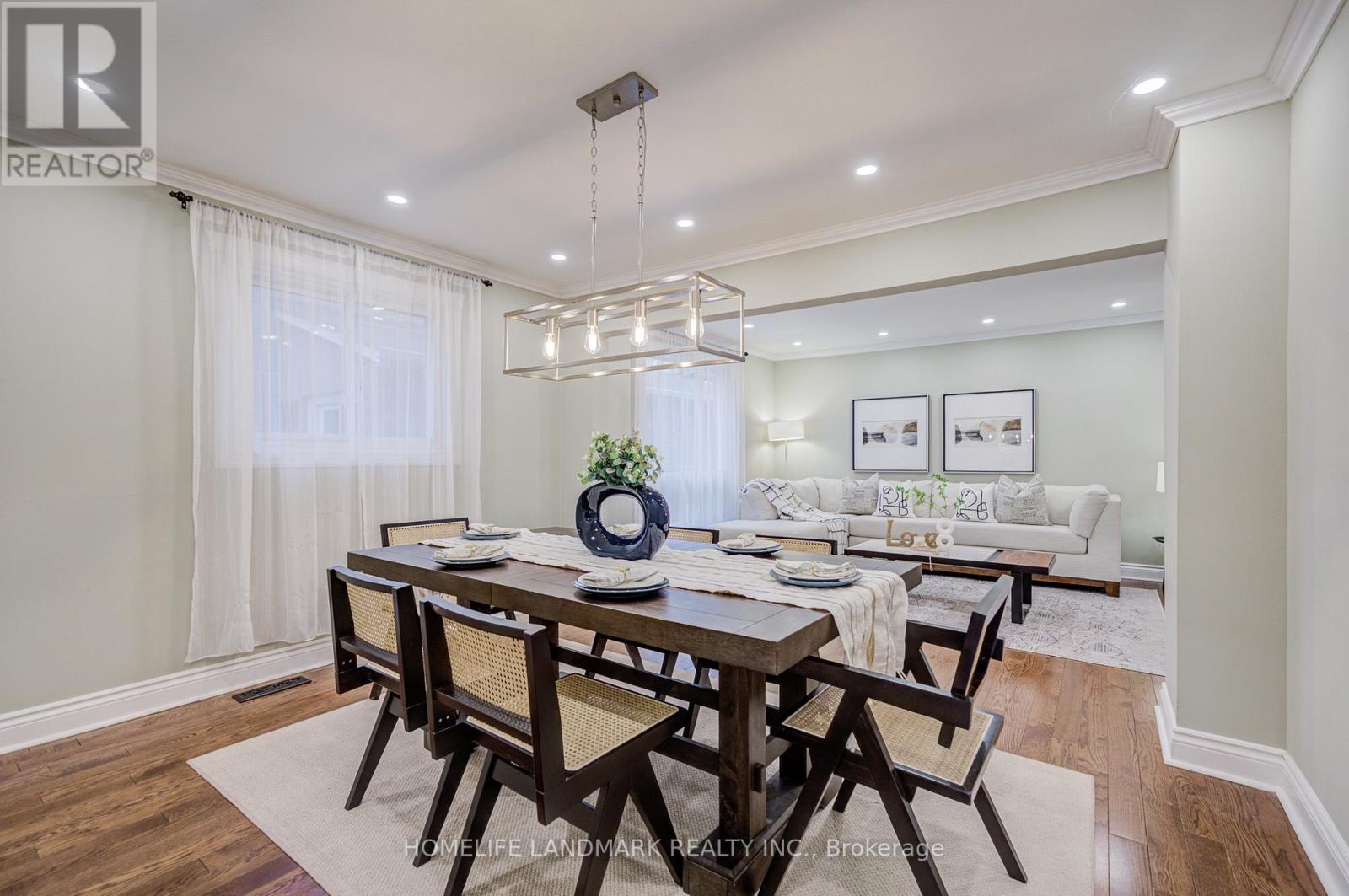 2105 Folkway Drive, Mississauga, ON - Indoor Photo Showing Dining Room