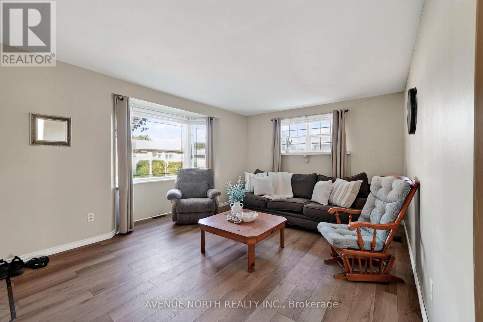 514 Rivier Place, Cornwall, ON - Indoor Photo Showing Living Room