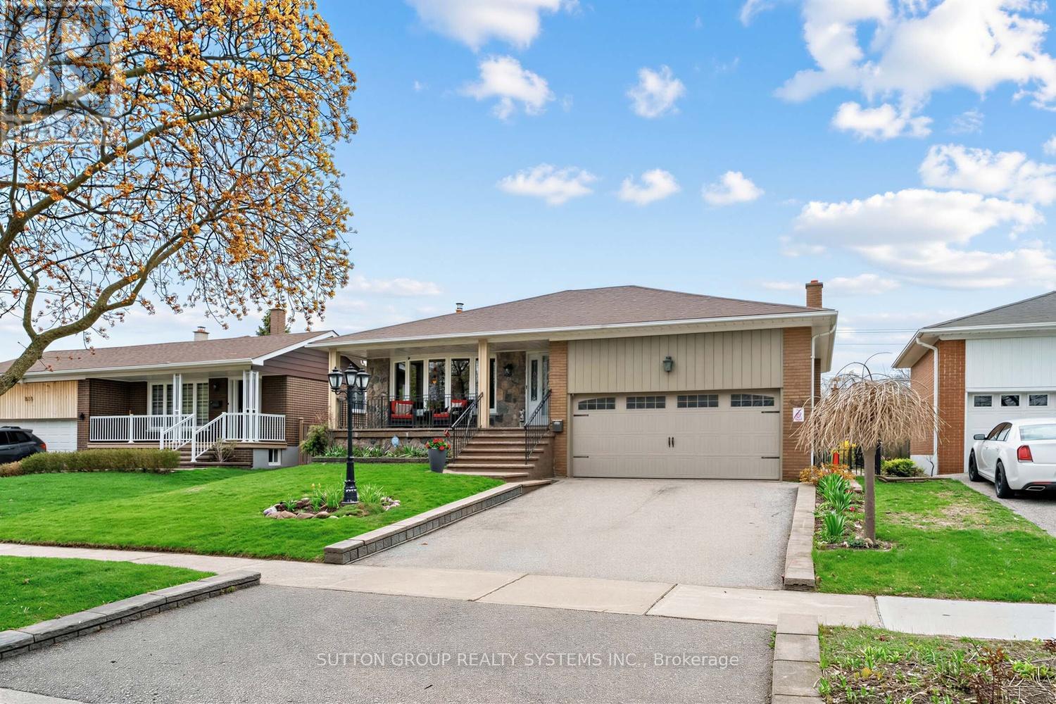 228 Chantenay Drive, Mississauga, ON - Outdoor With Deck Patio Veranda With Facade