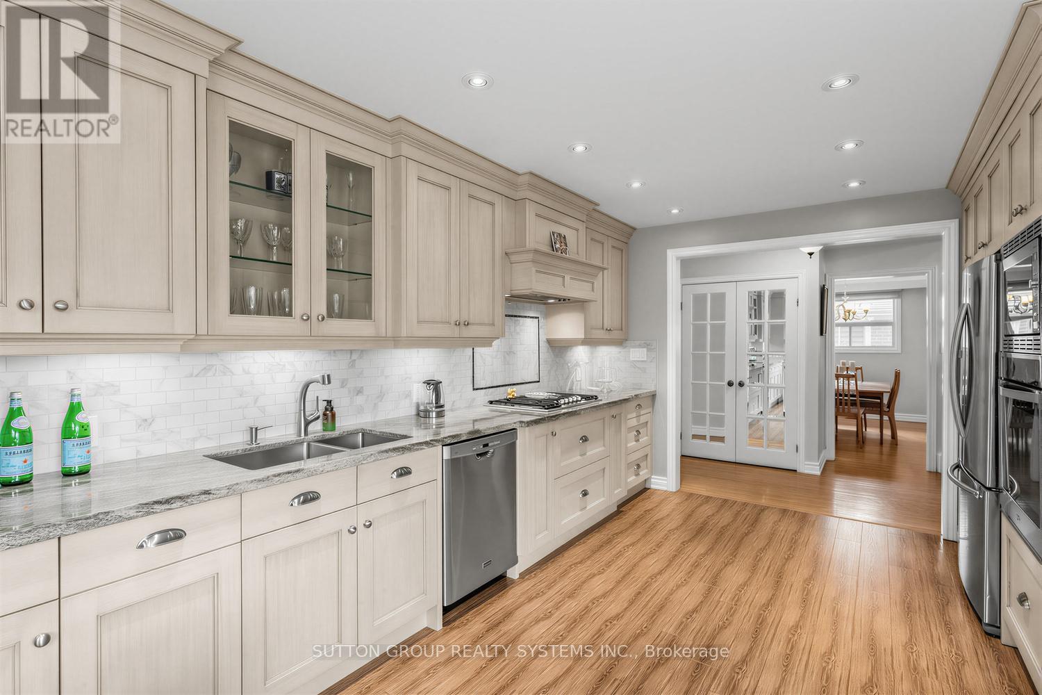 228 Chantenay Drive, Mississauga, ON - Indoor Photo Showing Kitchen With Double Sink With Upgraded Kitchen