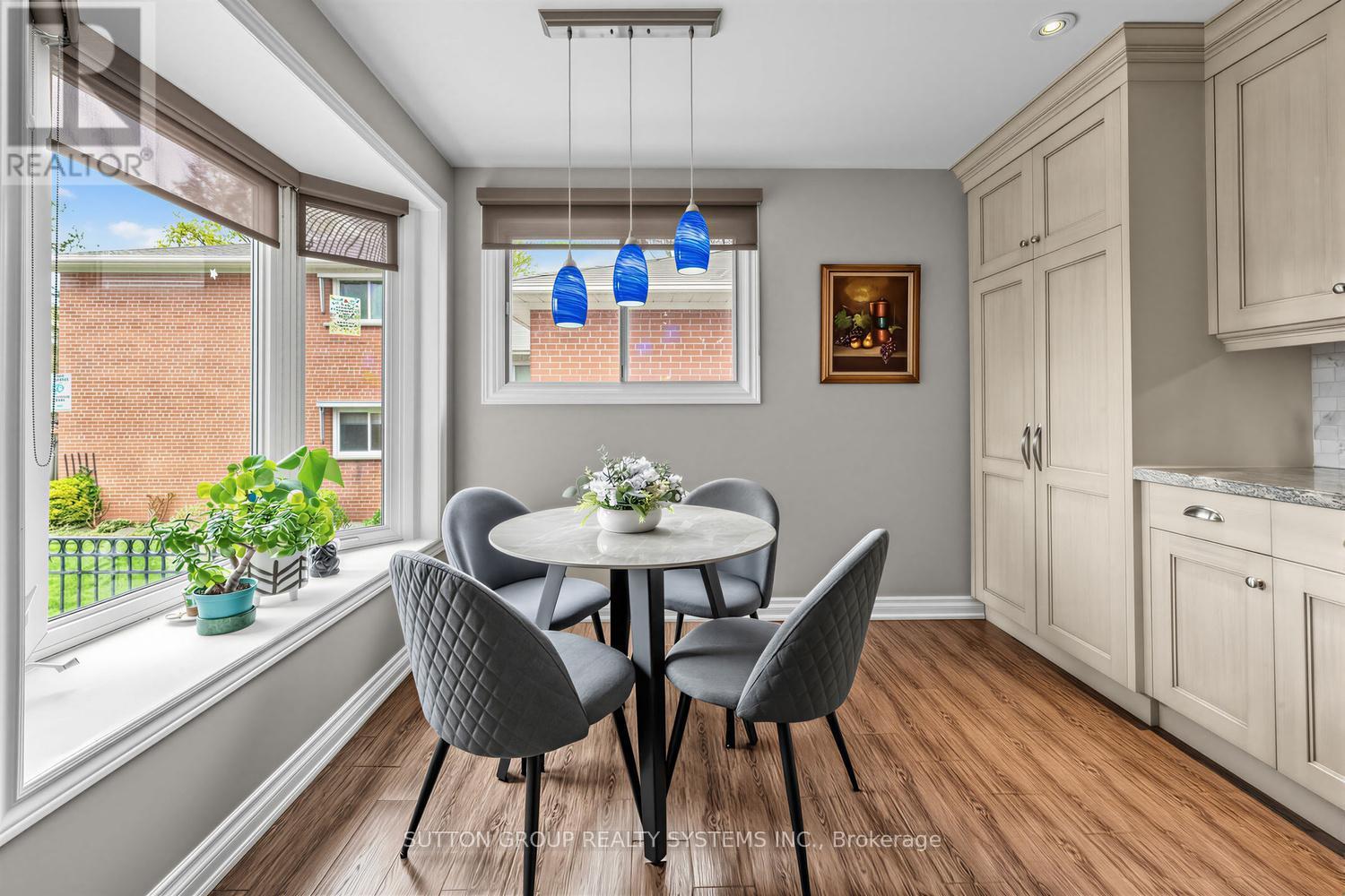 228 Chantenay Drive, Mississauga, ON - Indoor Photo Showing Dining Room