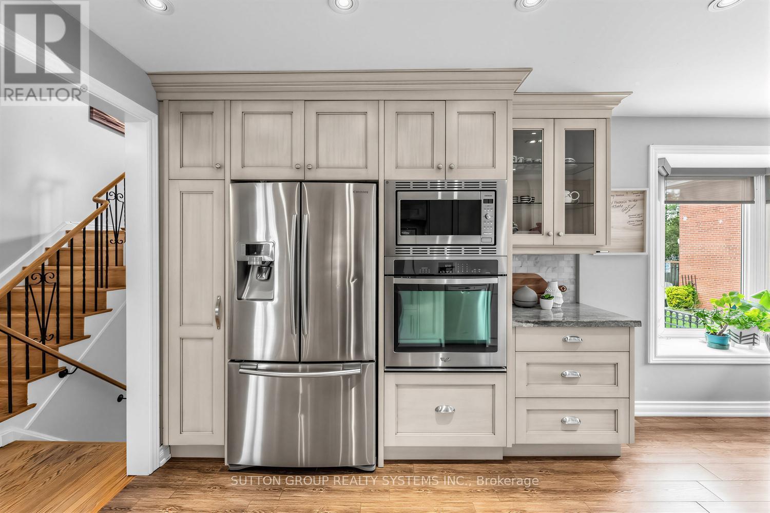 228 Chantenay Drive, Mississauga, ON - Indoor Photo Showing Kitchen