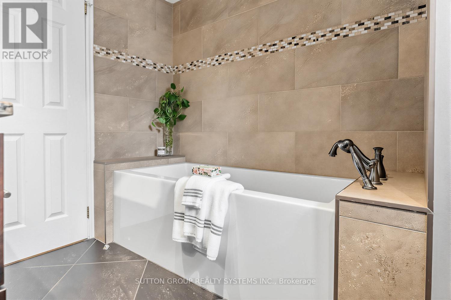 228 Chantenay Drive, Mississauga, ON - Indoor