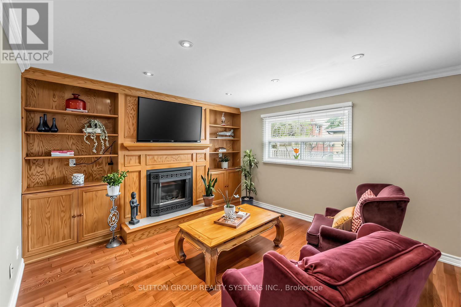 228 Chantenay Drive, Mississauga, ON - Indoor Photo Showing Living Room With Fireplace