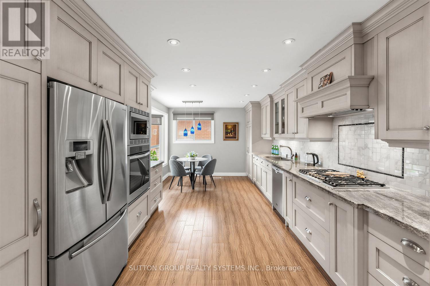 228 Chantenay Drive, Mississauga, ON - Indoor Photo Showing Kitchen With Upgraded Kitchen