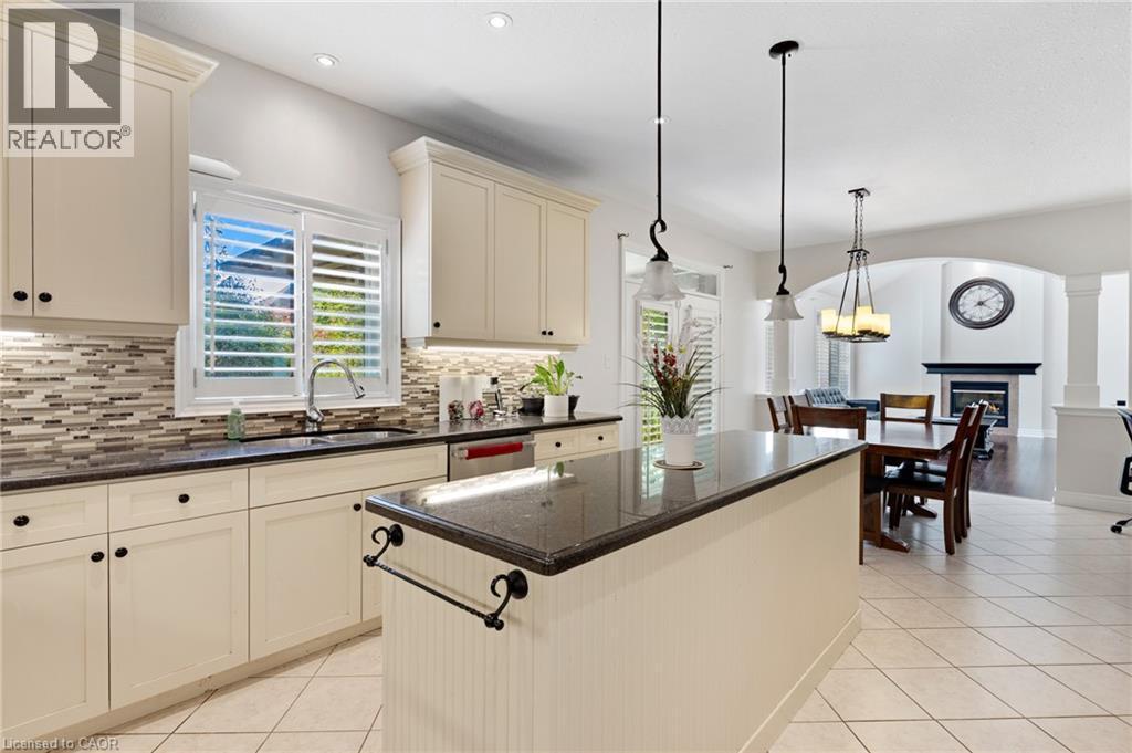 32 Pennsylvania Crescent, Kitchener, ON - Indoor Photo Showing Kitchen With Double Sink