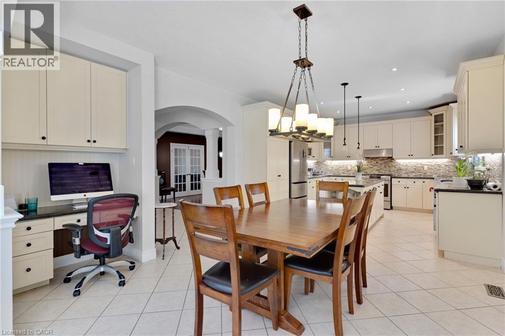 32 Pennsylvania Crescent, Kitchener, ON - Indoor Photo Showing Dining Room