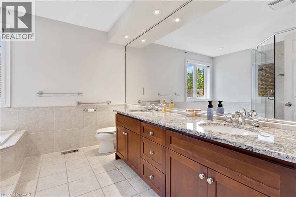 32 Pennsylvania Crescent, Kitchener, ON - Indoor Photo Showing Bathroom