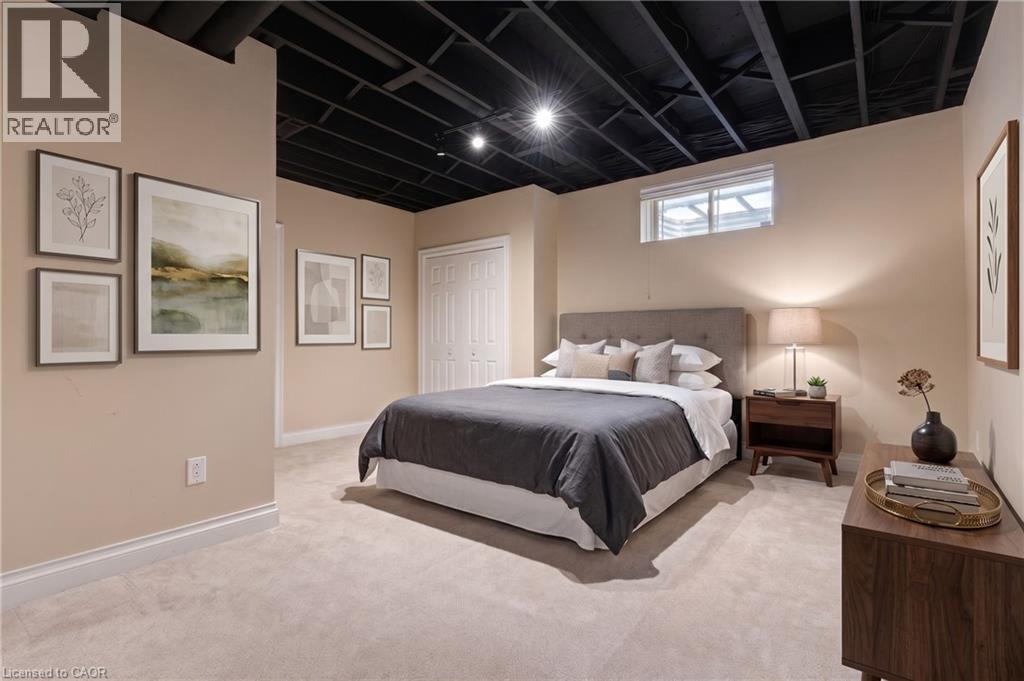 32 Pennsylvania Crescent, Kitchener, ON - Indoor Photo Showing Bedroom