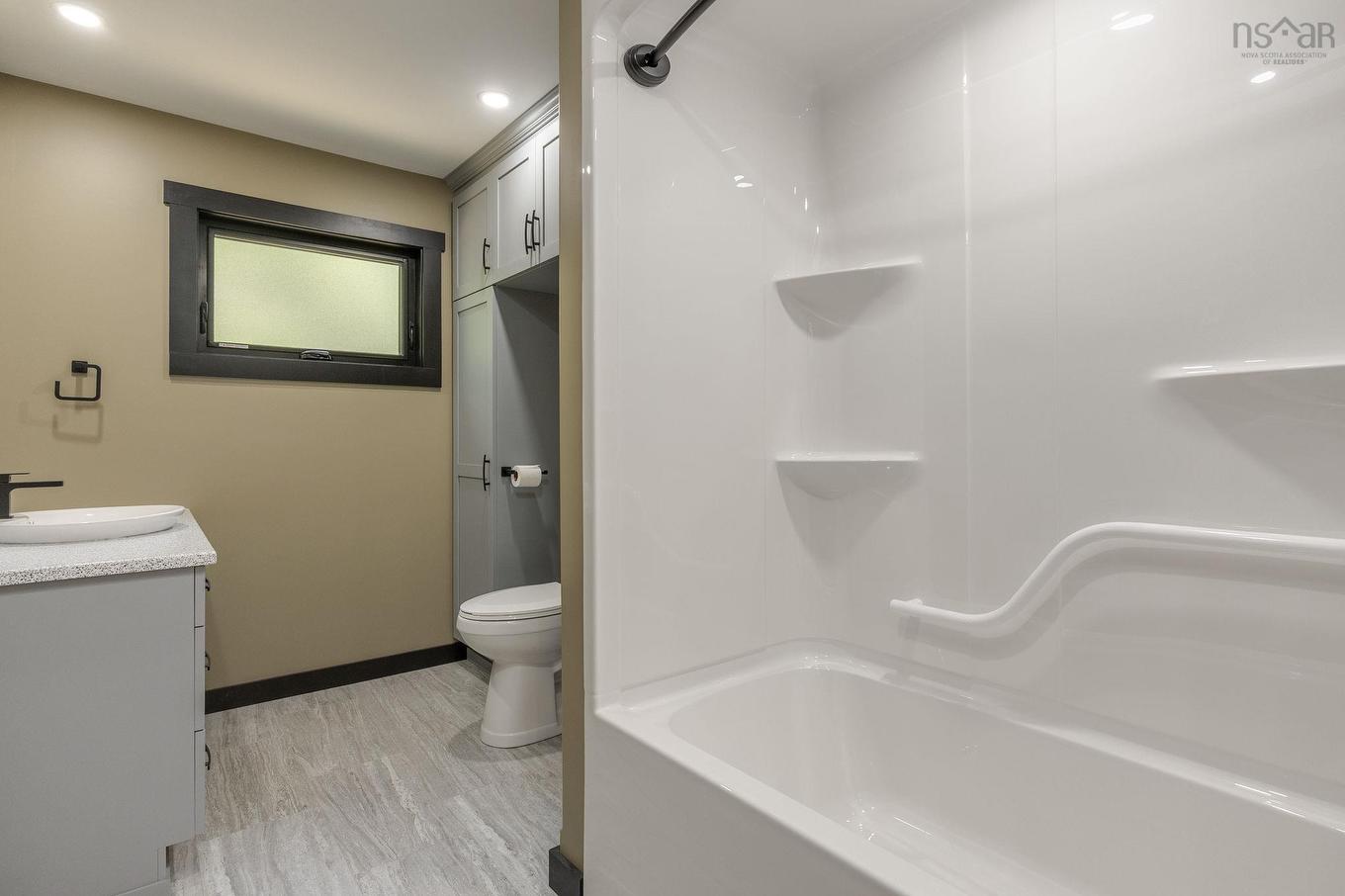 301 Bentley Road, South Berwick, NS - Indoor Photo Showing Bathroom