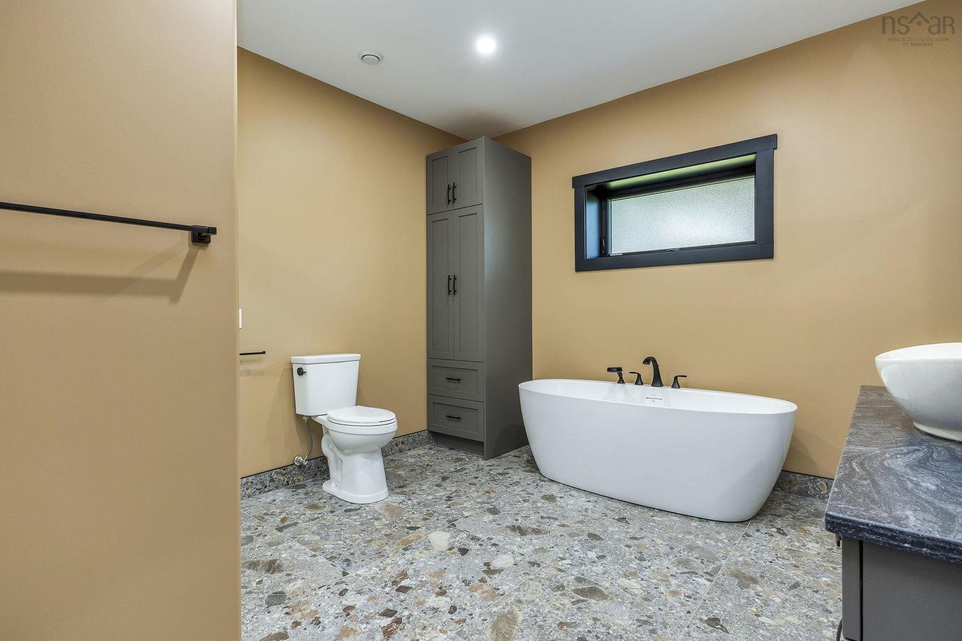 301 Bentley Road, South Berwick, NS - Indoor Photo Showing Bathroom