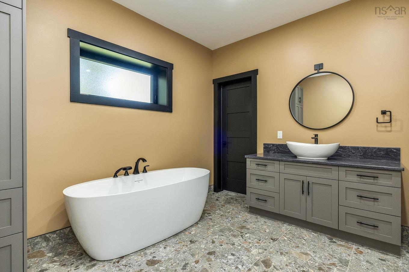 301 Bentley Road, South Berwick, NS - Indoor Photo Showing Bathroom