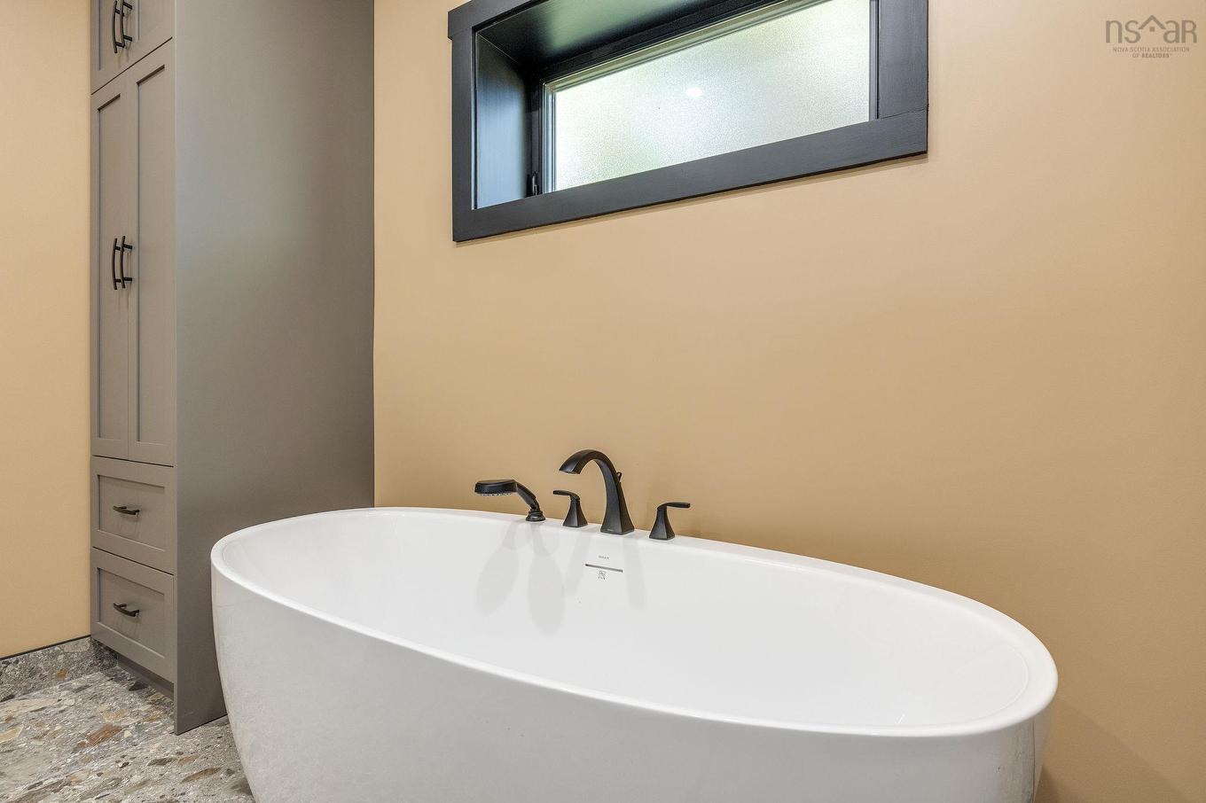 301 Bentley Road, South Berwick, NS - Indoor Photo Showing Bathroom