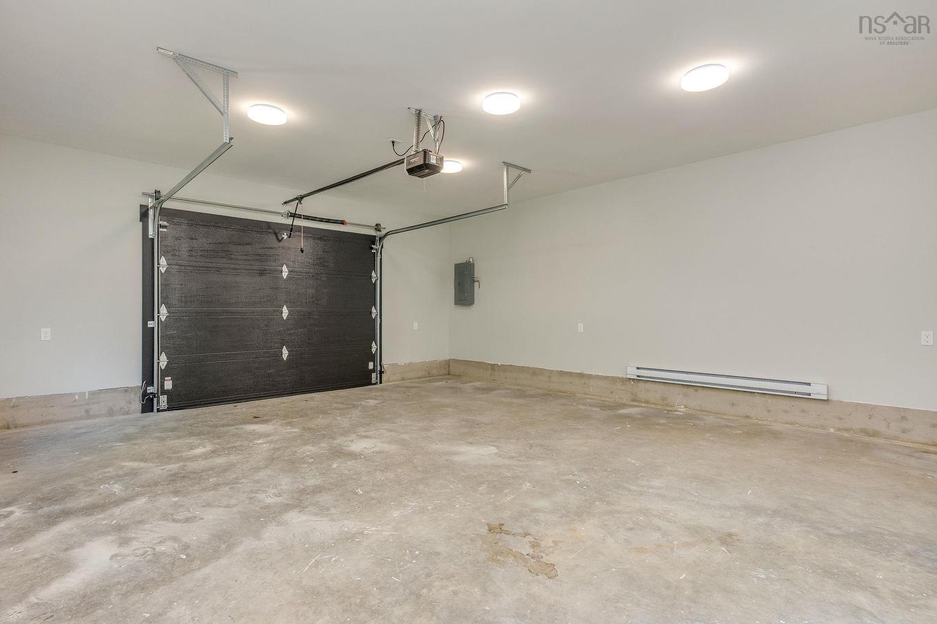 301 Bentley Road, South Berwick, NS - Indoor Photo Showing Garage