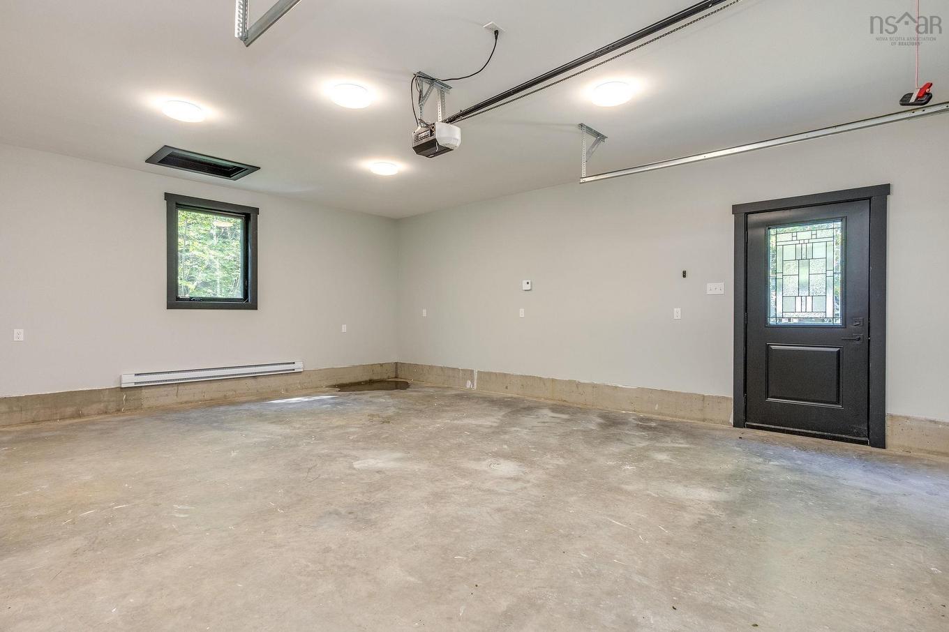 301 Bentley Road, South Berwick, NS - Indoor Photo Showing Garage