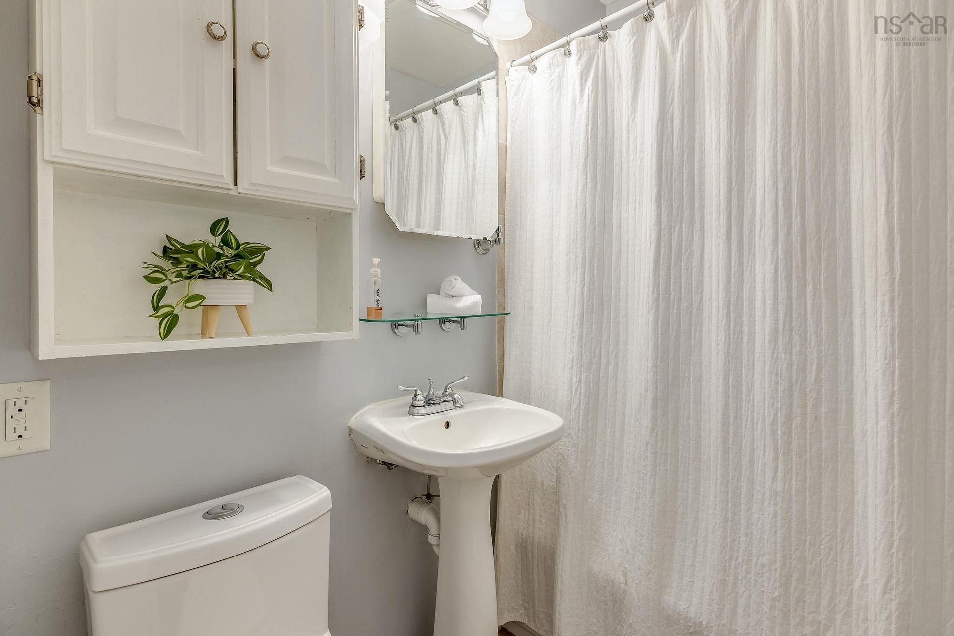 2821 Ralph Devlin Drive, Halifax, NS - Indoor Photo Showing Bathroom
