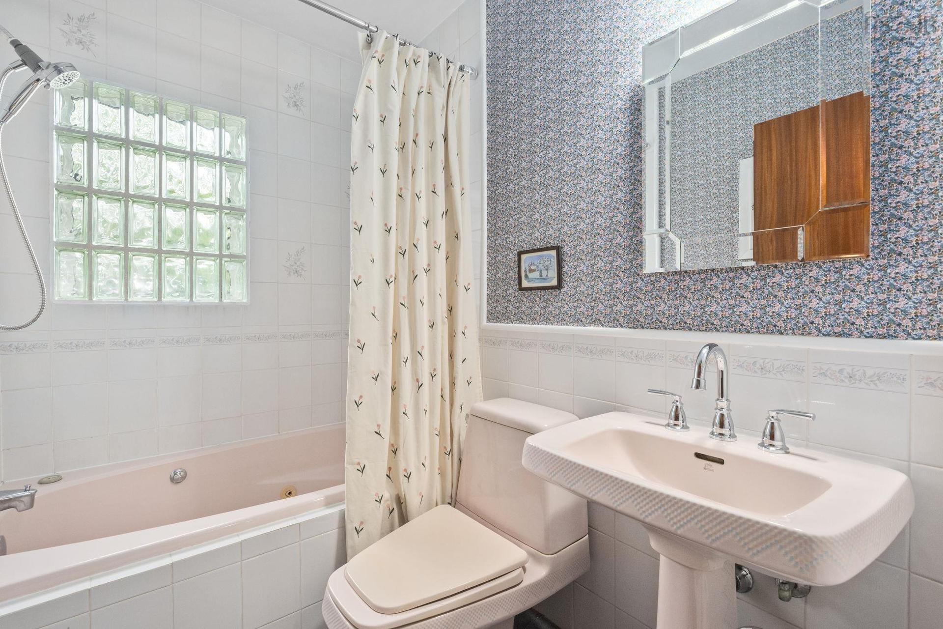 22 Kent Road, Kentville, NS - Indoor Photo Showing Bathroom