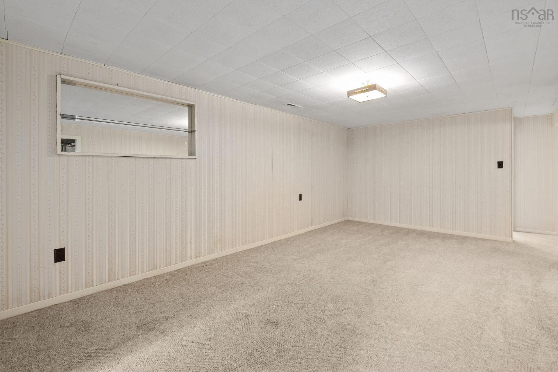 22 Kent Road, Kentville, NS - Indoor