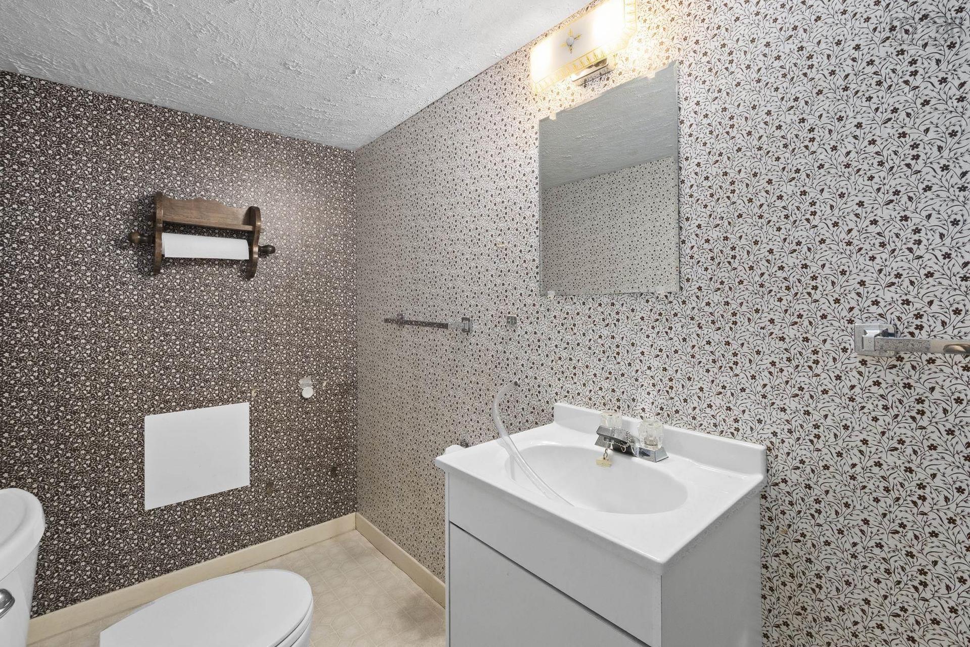 22 Kent Road, Kentville, NS - Indoor Photo Showing Bathroom