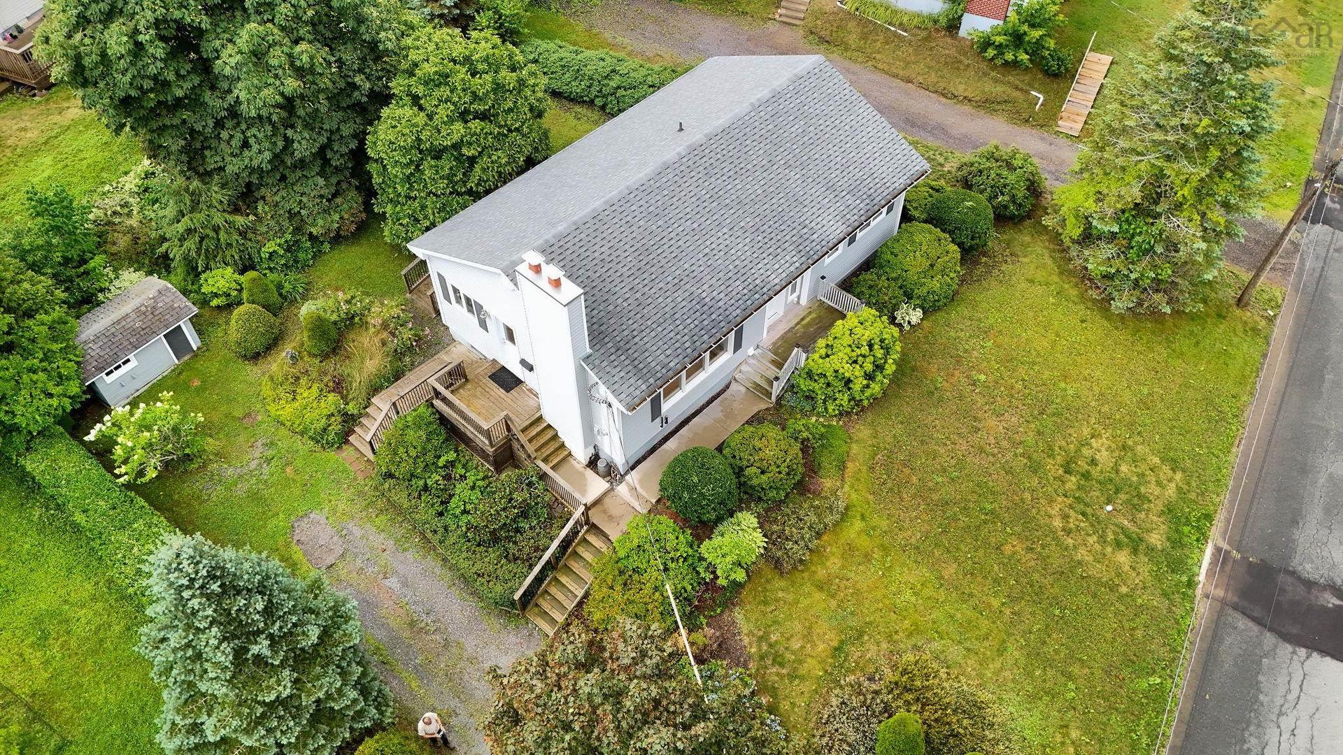 22 Kent Road, Kentville, NS - Outdoor