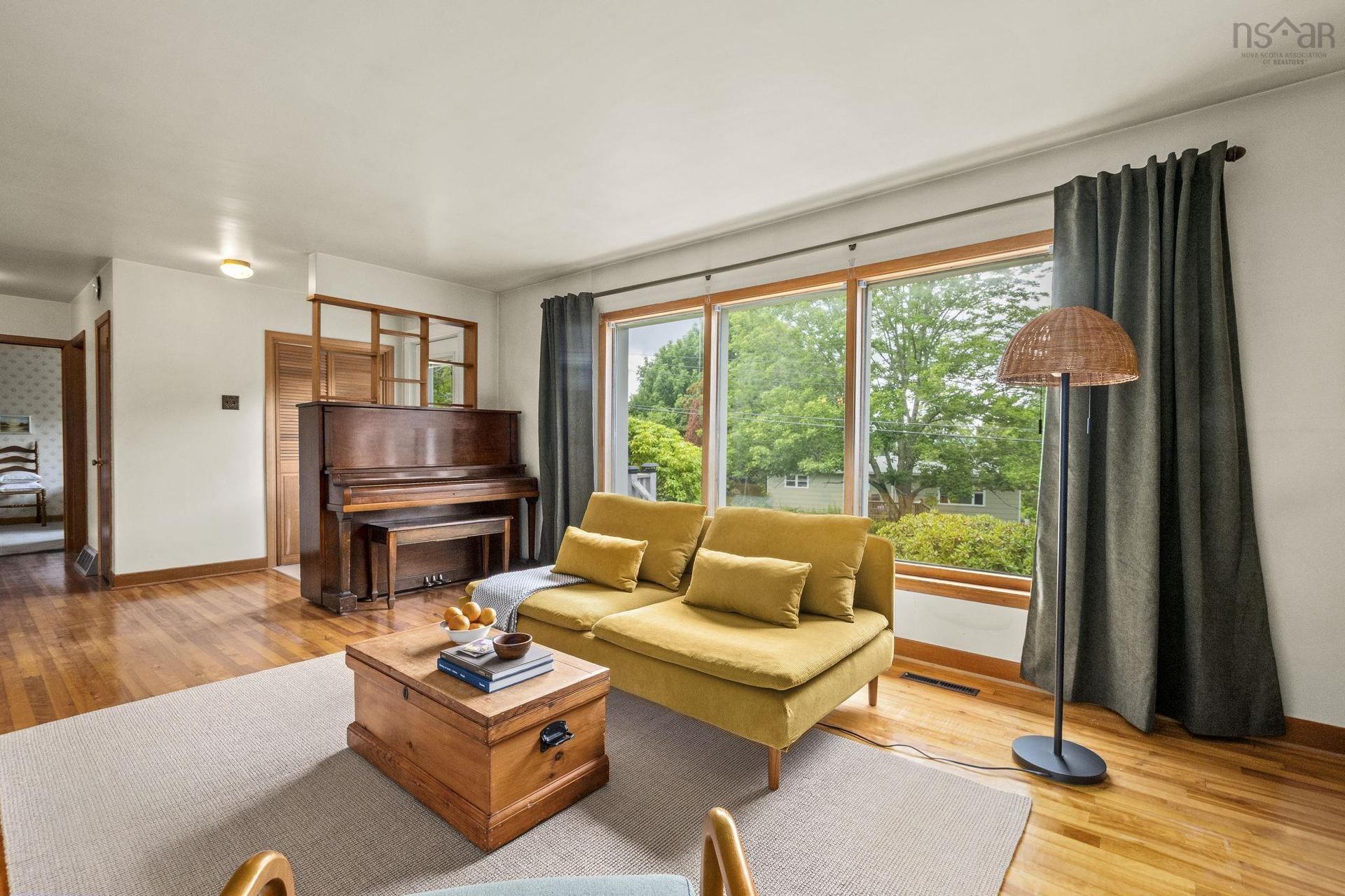 22 Kent Road, Kentville, NS - Indoor Photo Showing Living Room