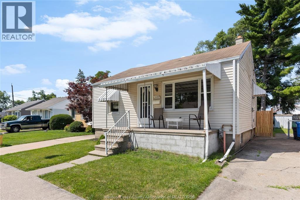 2293 Marentette, Windsor, ON - Outdoor