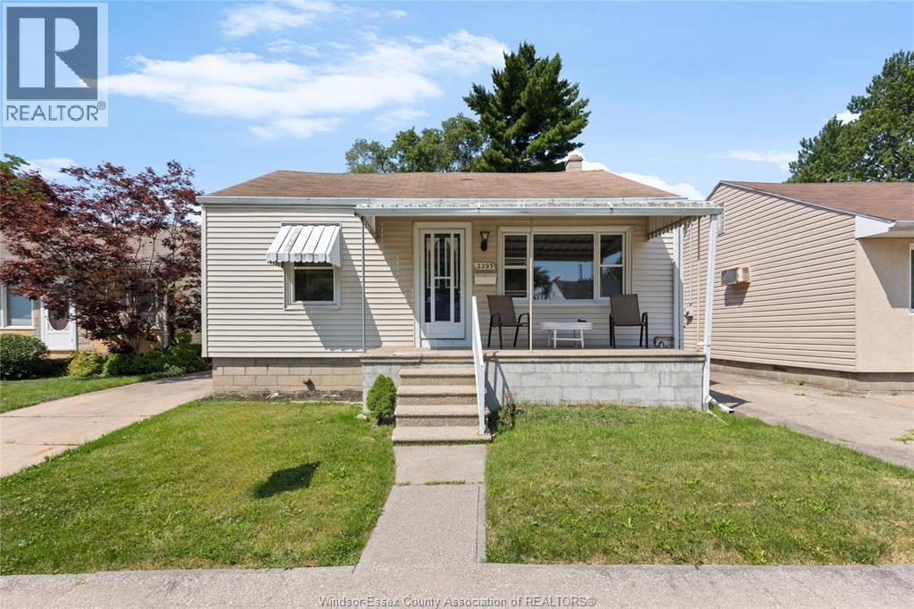 2293 Marentette, Windsor, ON - Outdoor With Facade