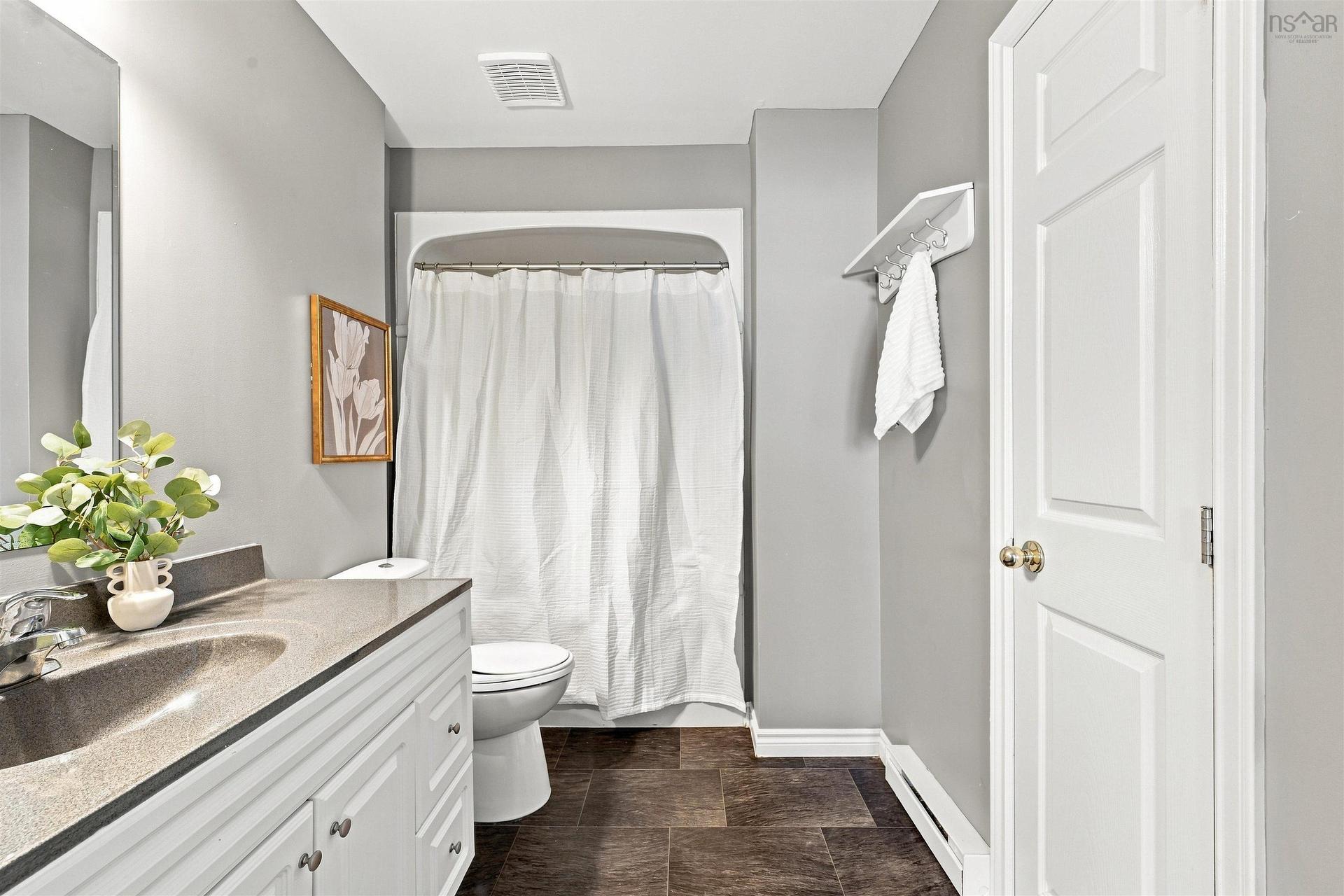 28 Sovereign Crescent, Westphal, NS - Indoor Photo Showing Bathroom