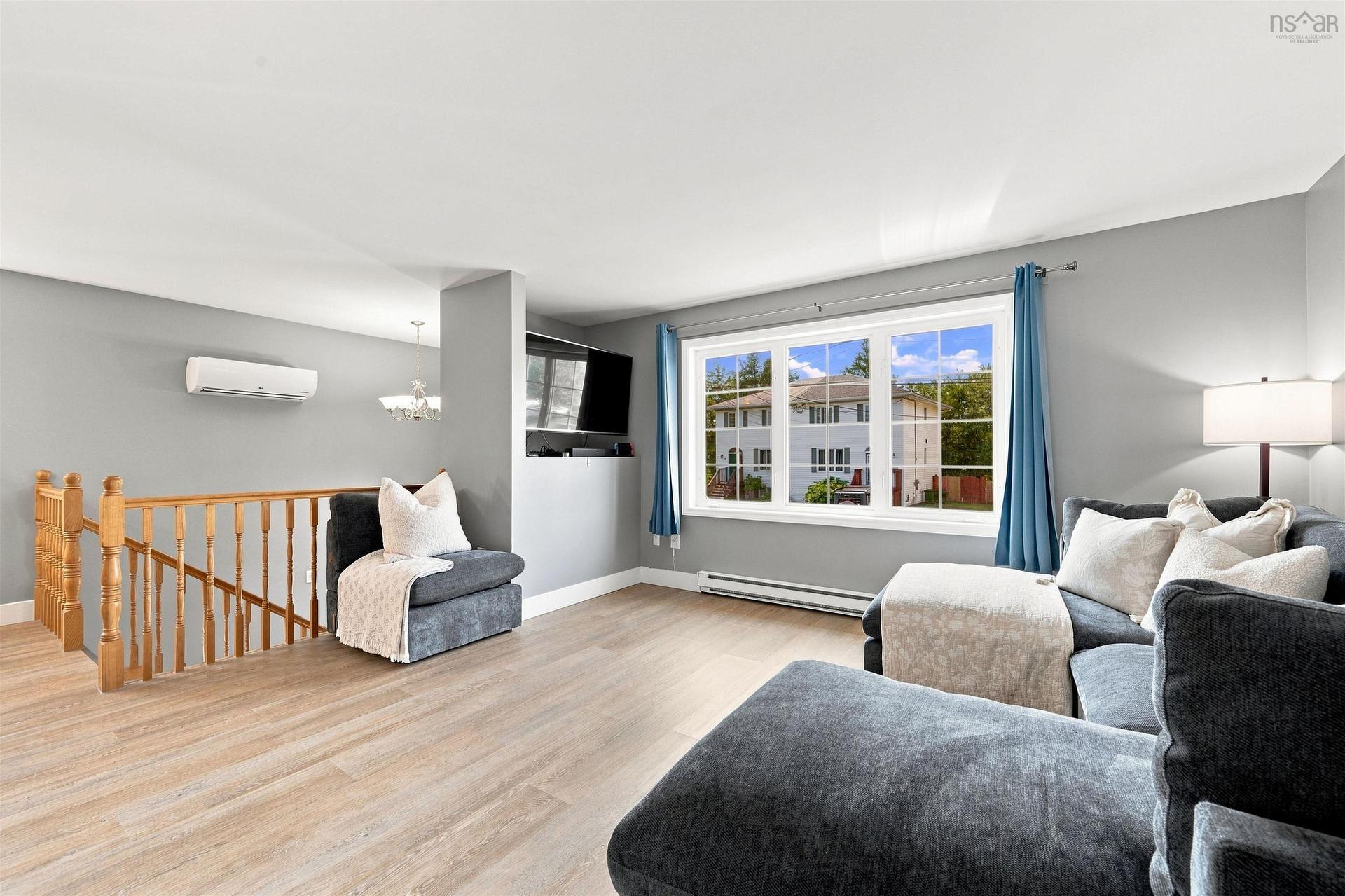 28 Sovereign Crescent, Westphal, NS - Indoor Photo Showing Living Room
