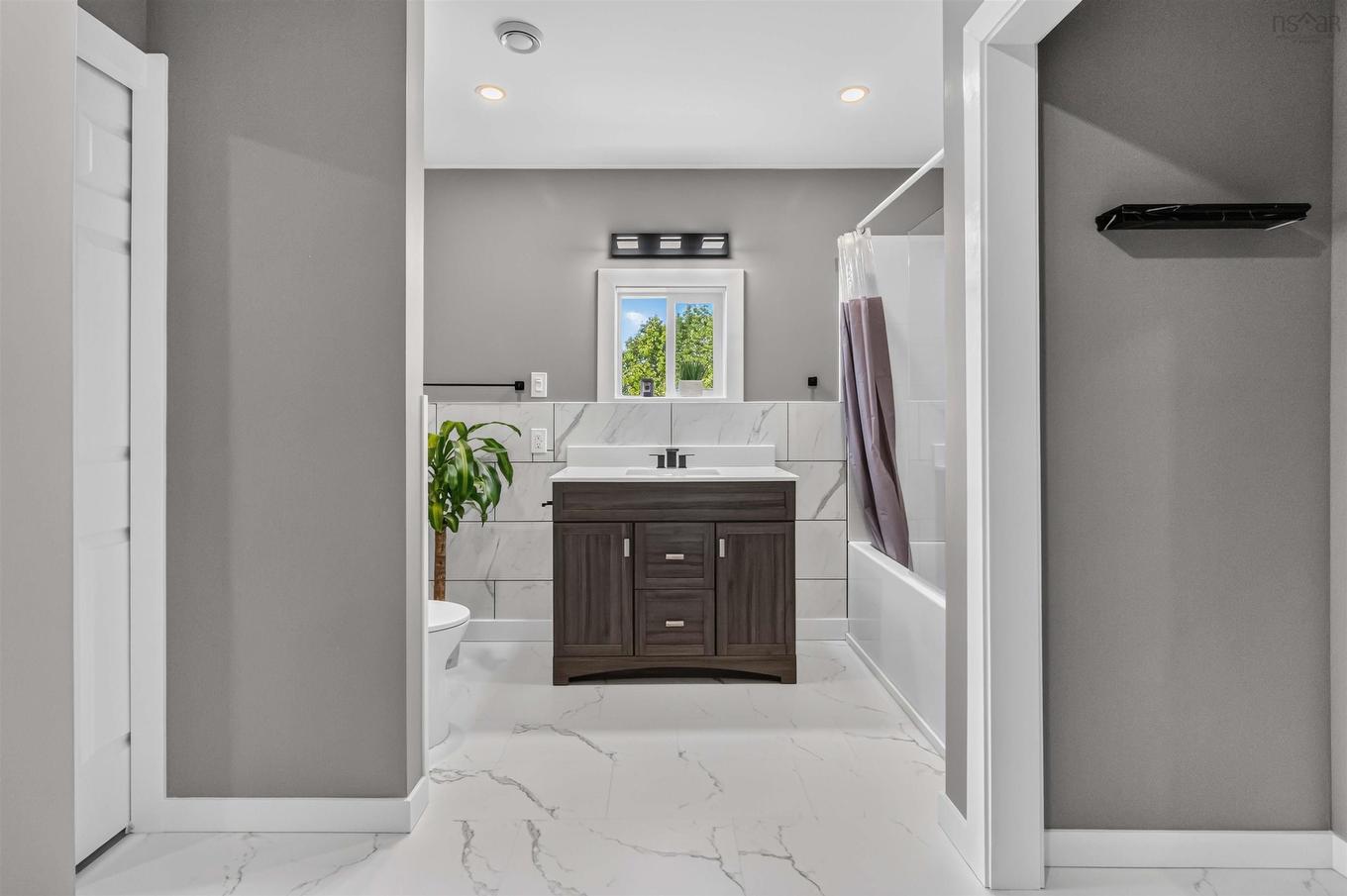 3597 Highway 14, Windsor Forks, NS - Indoor Photo Showing Bathroom