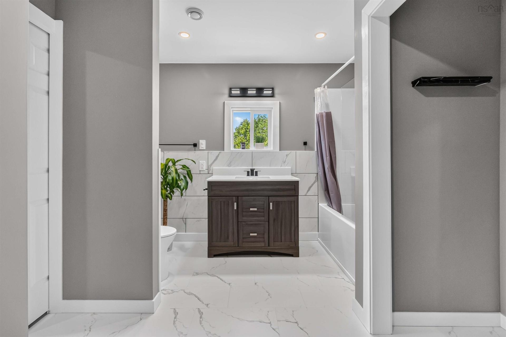 3597 Highway 14, Windsor Forks, NS - Indoor Photo Showing Bathroom
