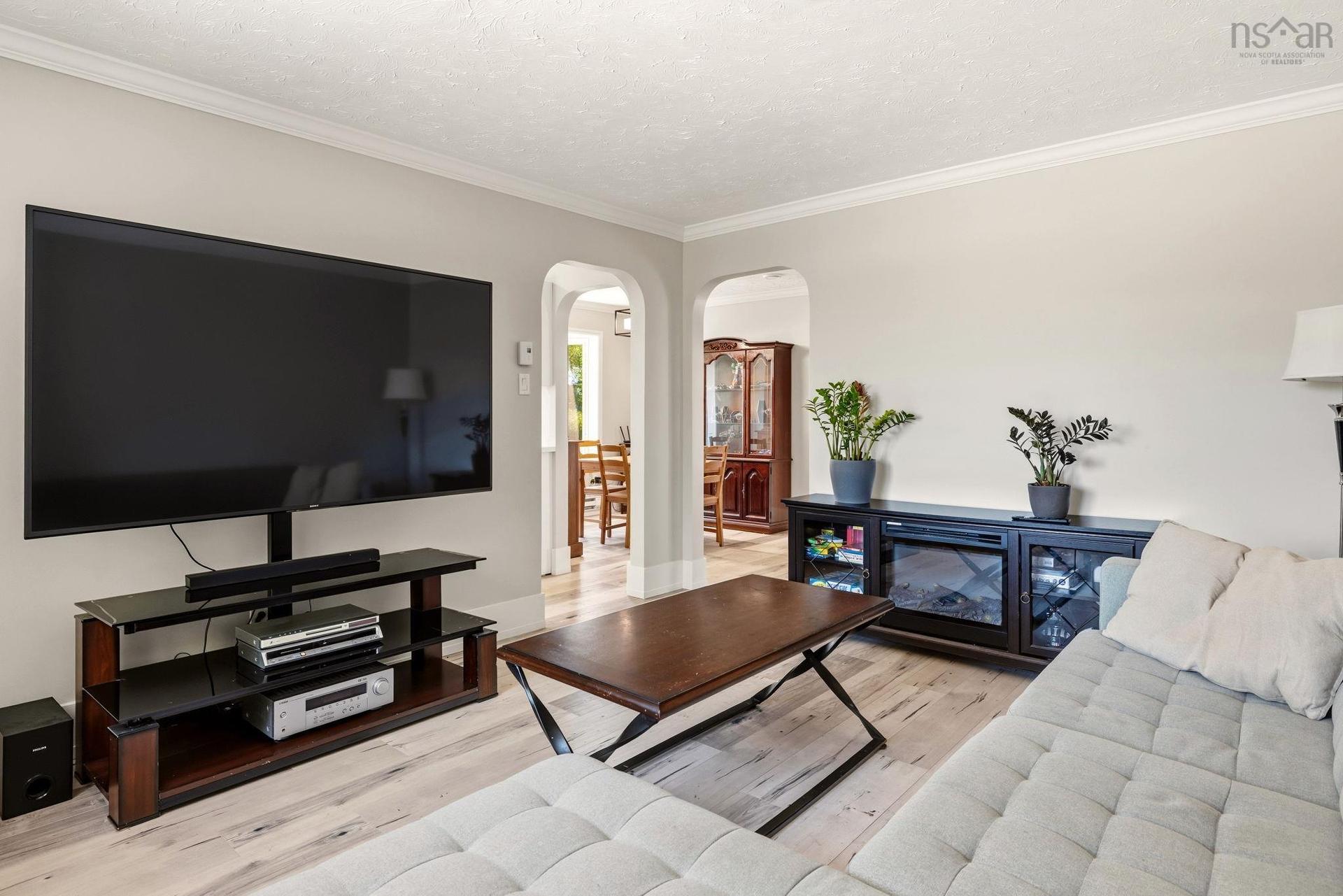 125 Appian Way, Dartmouth, NS - Indoor Photo Showing Living Room