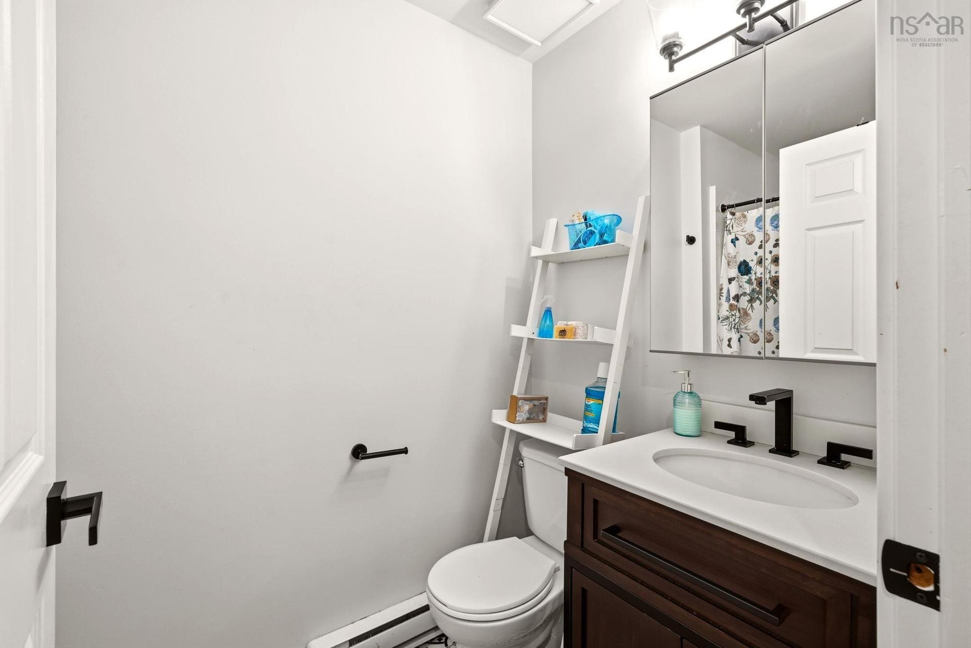 125 Appian Way, Dartmouth, NS - Indoor Photo Showing Bathroom