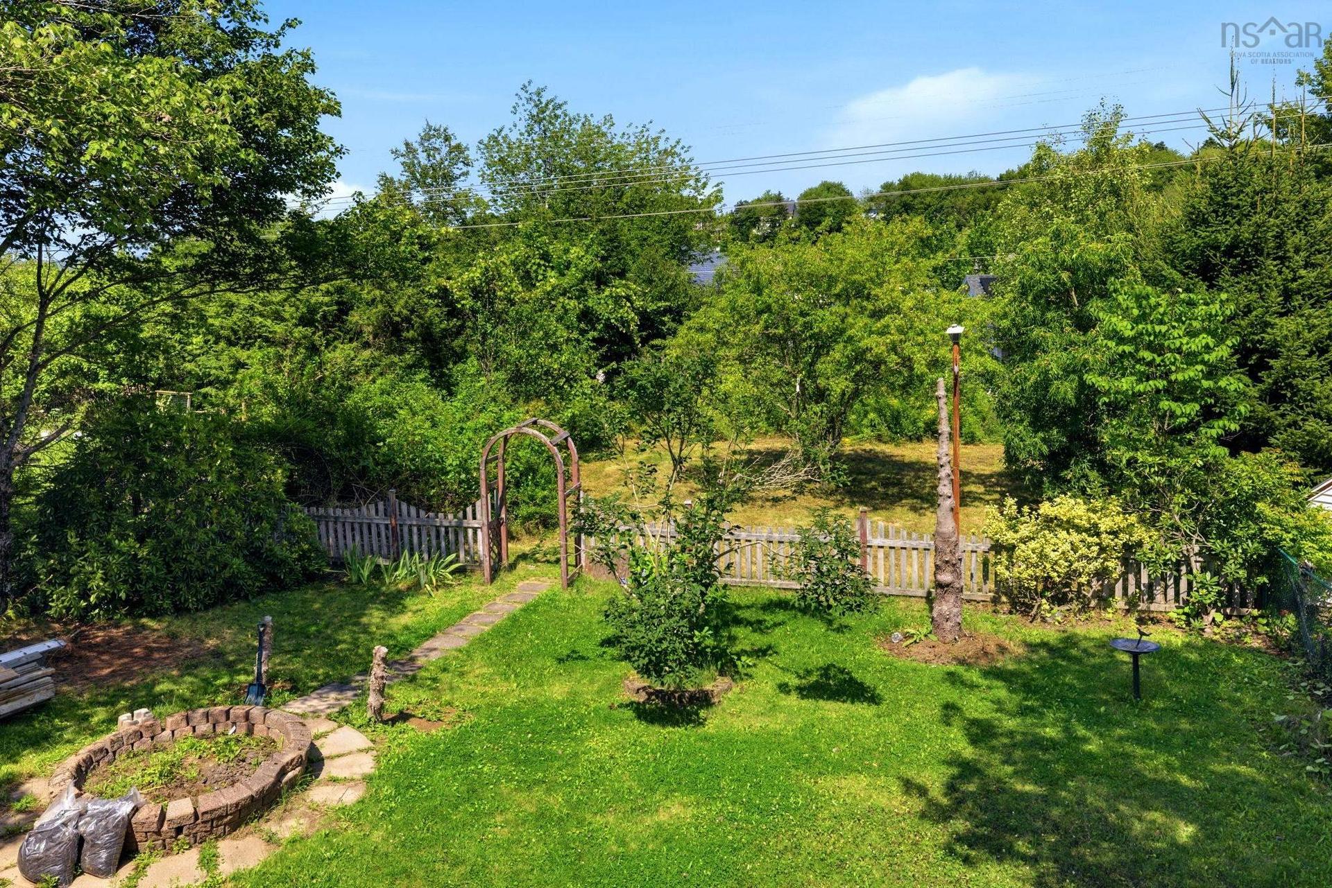 125 Appian Way, Dartmouth, NS - Outdoor