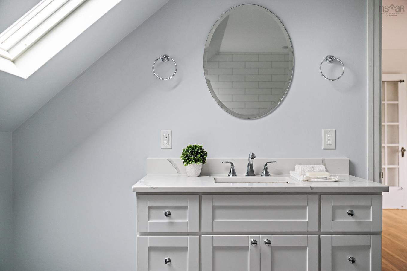 6705 Quinpool Road, Halifax, NS - Indoor Photo Showing Bathroom