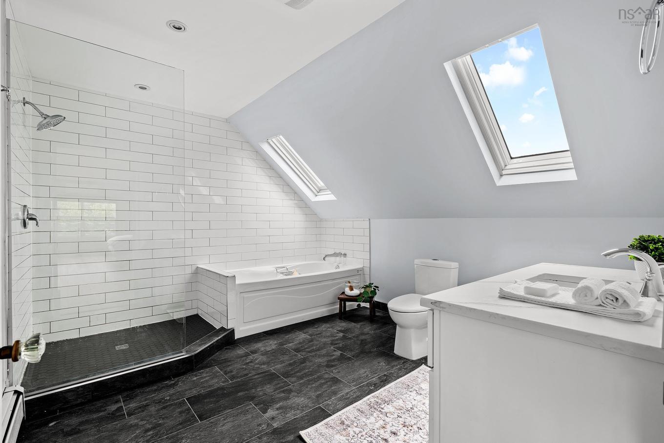 6705 Quinpool Road, Halifax, NS - Indoor Photo Showing Bathroom