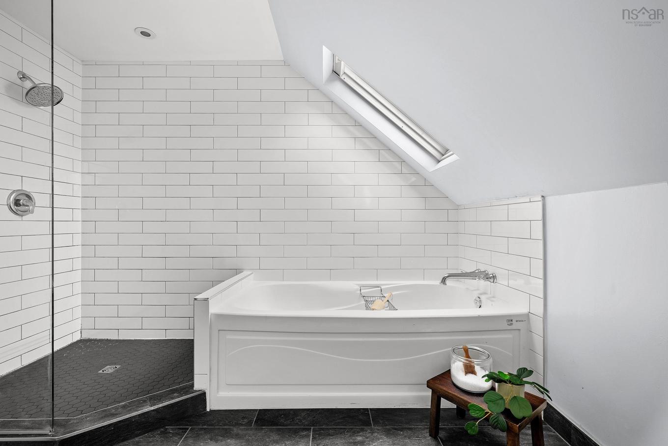 6705 Quinpool Road, Halifax, NS - Indoor Photo Showing Bathroom
