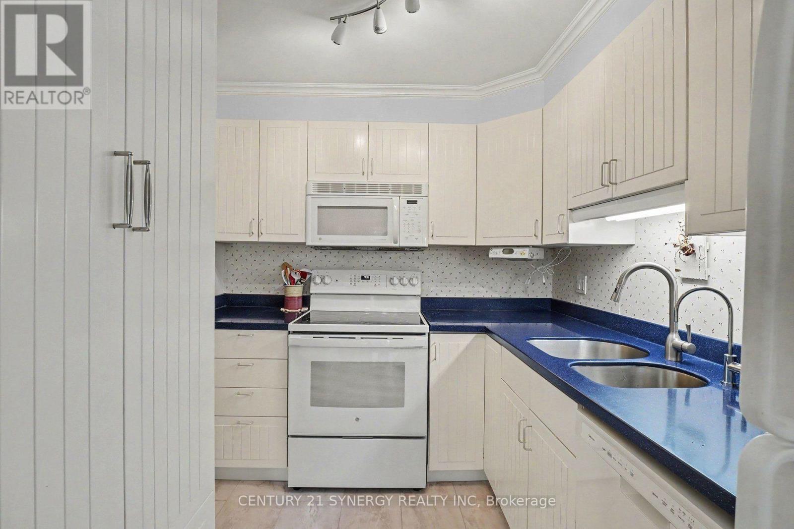 Kitchen - 1078 Alenmede Crescent, Ottawa, ON - Indoor Photo Showing Kitchen With Double Sink