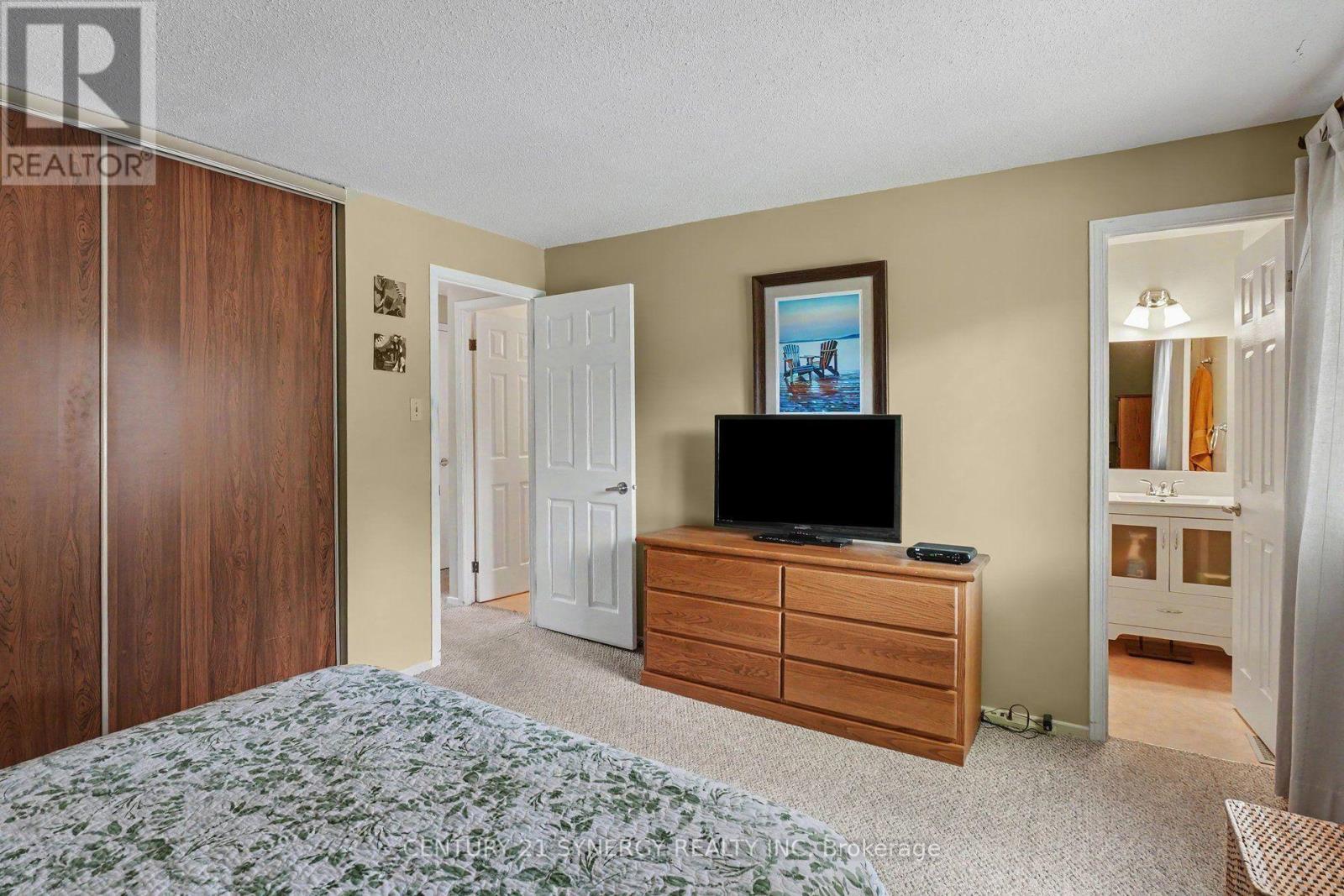 Primary Bedroom - 1078 Alenmede Crescent, Ottawa, ON - Indoor Photo Showing Bedroom