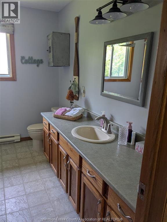 22 Patsy Lane, Pelee Island, ON - Indoor Photo Showing Bathroom