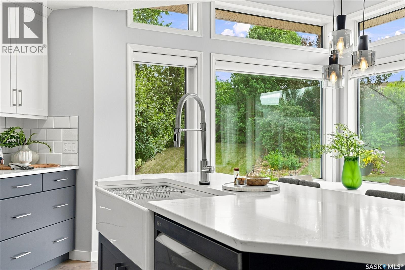 311 Lashyn Cove, Saskatoon, SK - Indoor Photo Showing Kitchen