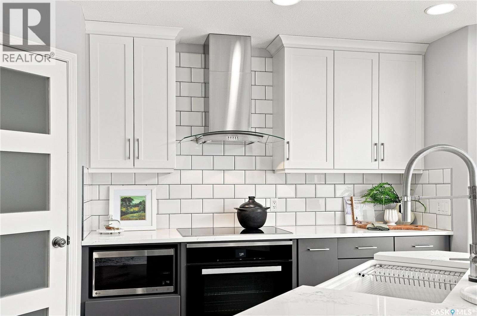 311 Lashyn Cove, Saskatoon, SK - Indoor Photo Showing Kitchen With Upgraded Kitchen
