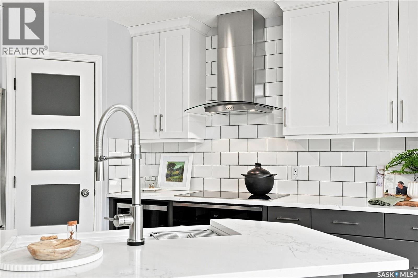 311 Lashyn Cove, Saskatoon, SK - Indoor Photo Showing Kitchen With Upgraded Kitchen