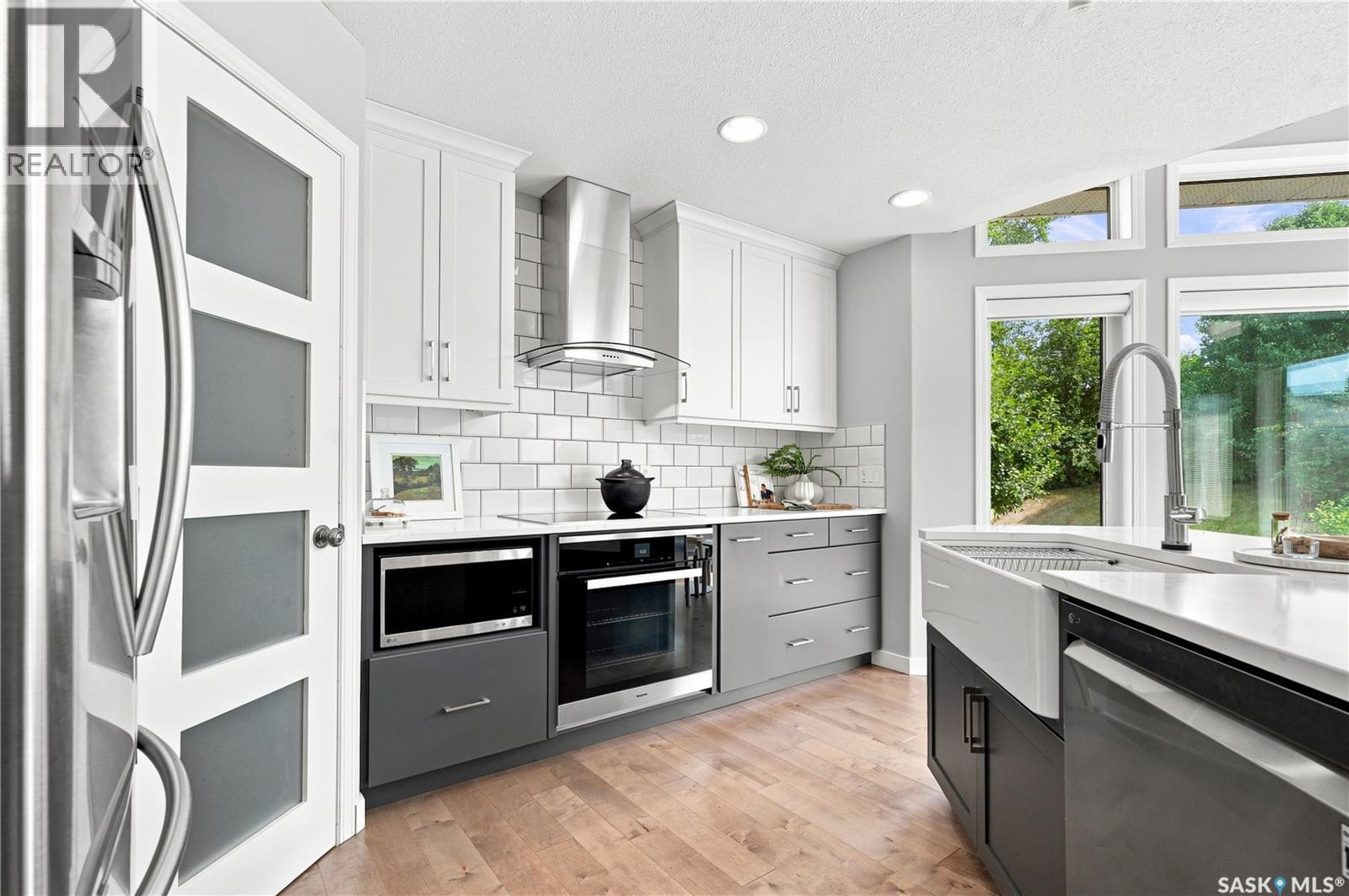 311 Lashyn Cove, Saskatoon, SK - Indoor Photo Showing Kitchen With Stainless Steel Kitchen With Upgraded Kitchen