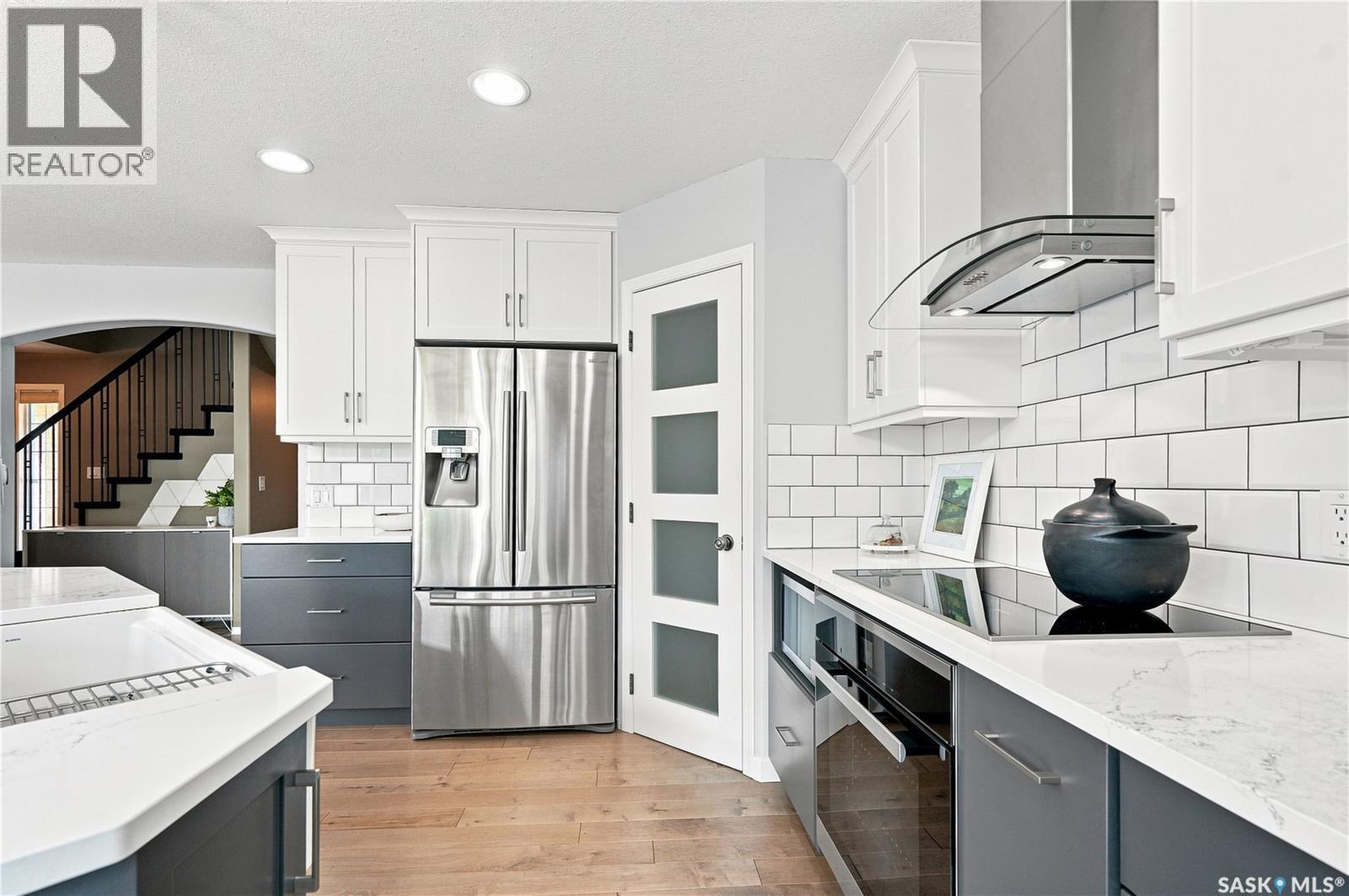 311 Lashyn Cove, Saskatoon, SK - Indoor Photo Showing Kitchen With Stainless Steel Kitchen With Upgraded Kitchen