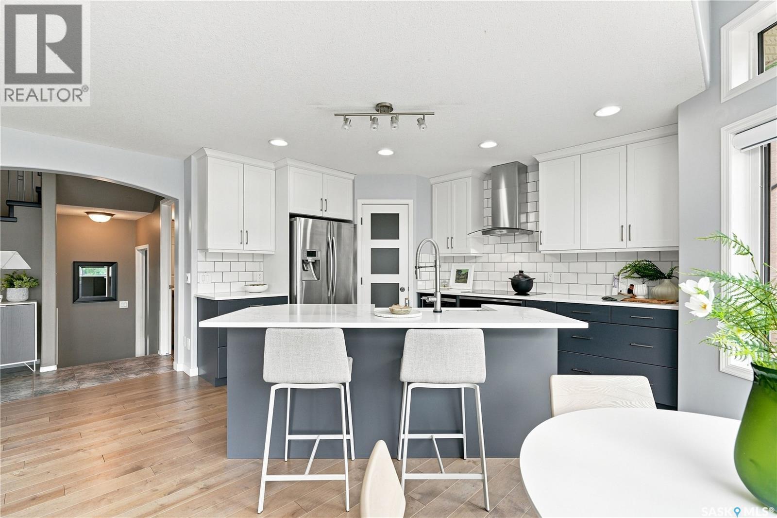 311 Lashyn Cove, Saskatoon, SK - Indoor Photo Showing Kitchen With Stainless Steel Kitchen With Upgraded Kitchen