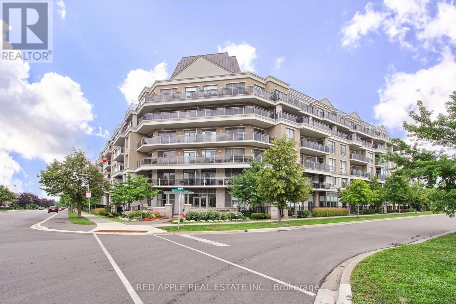519 - 111 Civic Square Gate, Aurora, ON - Outdoor With Balcony With Facade