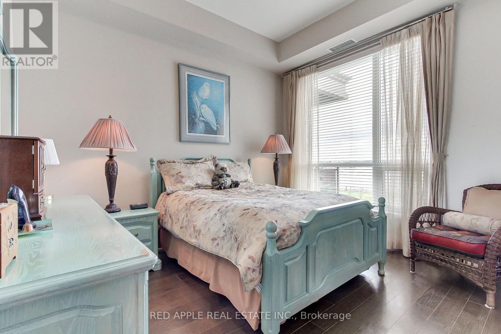 519 - 111 Civic Square Gate, Aurora, ON - Indoor Photo Showing Bedroom